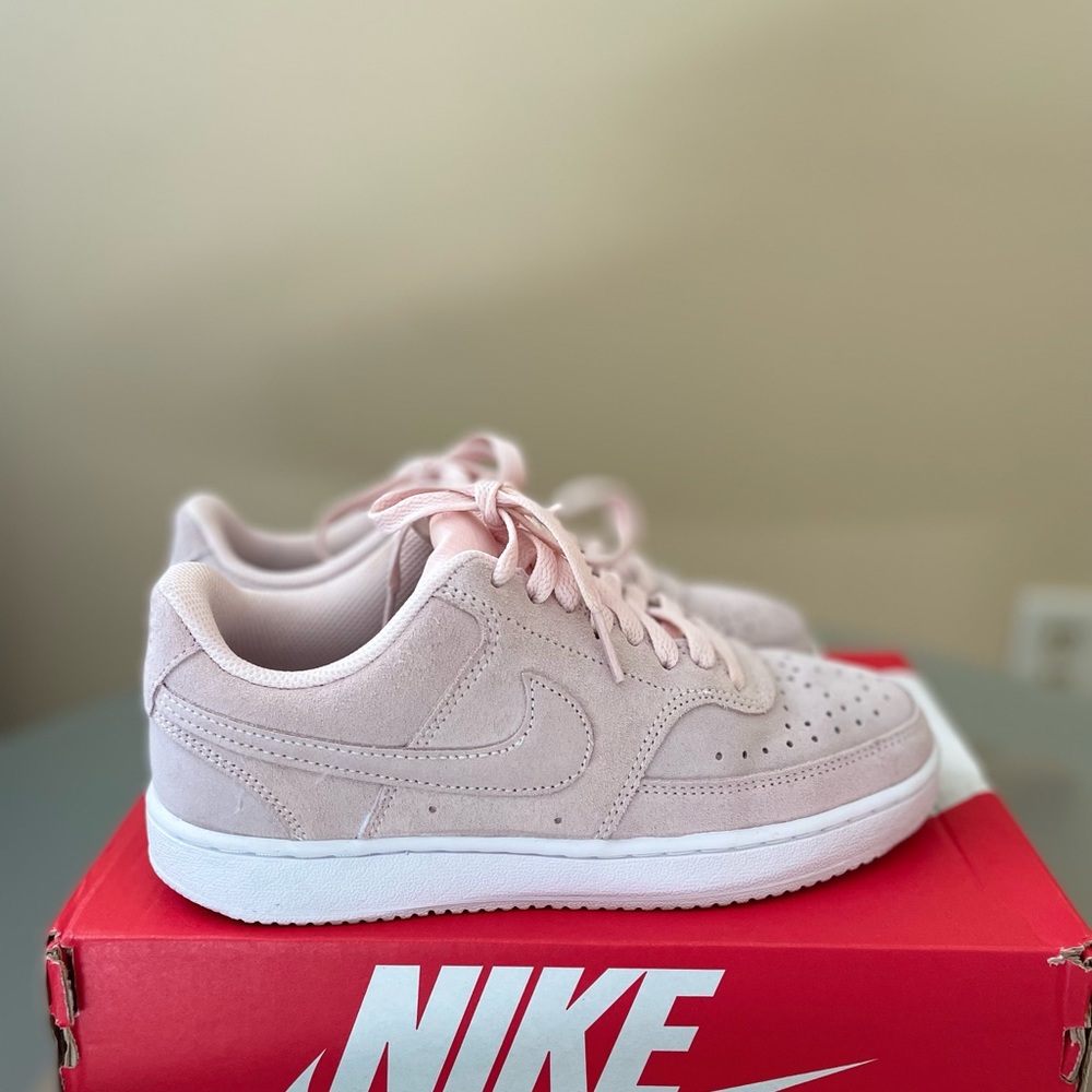 Nike women’s court vision low